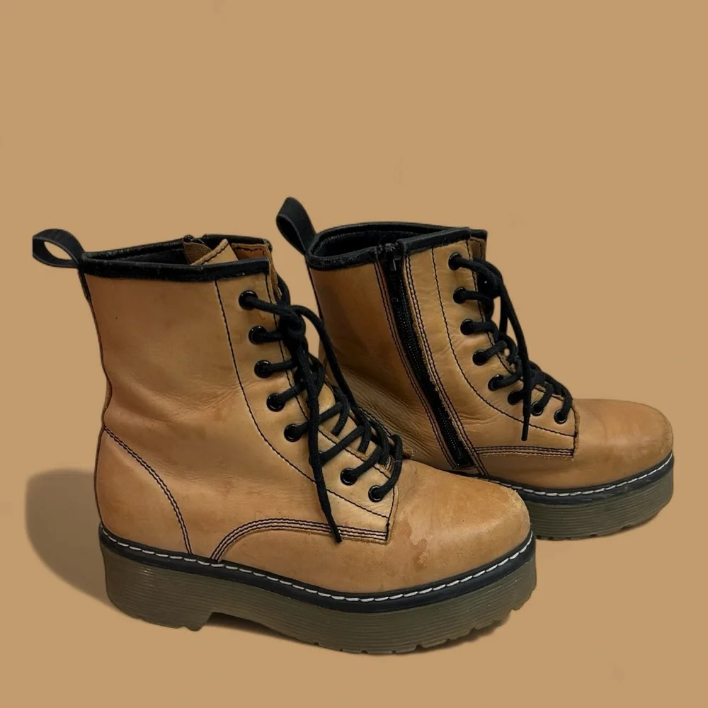 Women’s 7.5 - Genuine Tan Leather Platform Lace-Up Combat Boots - Picture 3 of 6